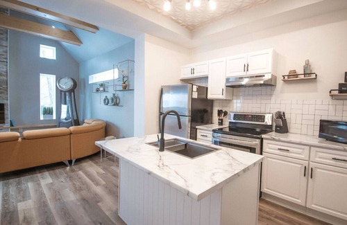Moncton Apartment | Cozy & Stylish One-Bedroom Apartment Near Downtown Moncton