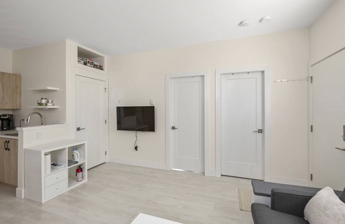 Langford House | Cozy suite in lovely neighborhood