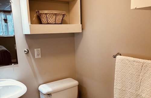Maugerville Apartment | Cozy suite in the woods. 15min to Grand lake, 6min to amenities. Pet friendly!!