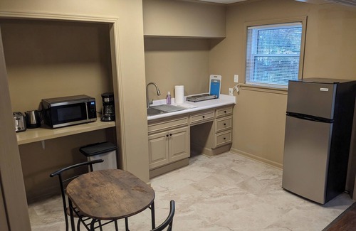 Jackson Apartment | Cozy Suite N. Jackson