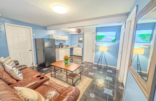 Queens Apartment | Cozy SUITE With Private Bathroom And Entrance Steps From Beach