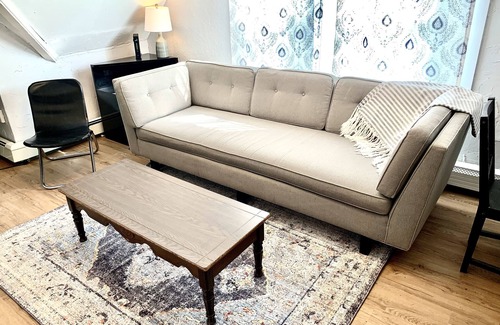 Bridgeport Apartment | Cozy + Sunny Coastal Apt by Long Island Sound