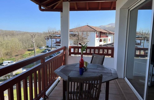 Cambo-les-Bains Apartment | Cozy T2 Near Center and Thermal Baths with Terrace, Parking, and Wi-Fi