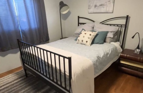 Lacombe House | Cozy three bedroom retreat; 60 minutes to mountains! Discount for longer stay