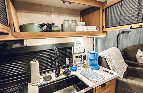 Springtown House | Cozy Tiny Home in Pleasant Springtown Texas with WiFi, AC, Full Kitchen