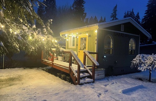 Tumwater Cabin | Cozy tiny house is spotlessly clean with lots of extras for a special stay.