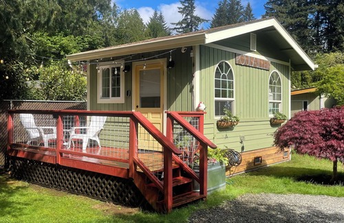 Tumwater Cabin | Cozy tiny house is spotlessly clean with lots of extras for a special stay.