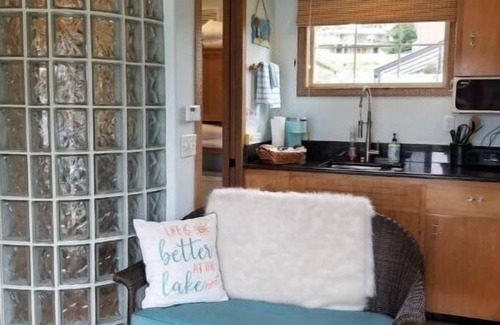 Lake Goodwin House | Cozy Tiny House Style Cabin with Hot Tub on Waterfront