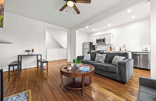 Shelby Park Apartment | Cozy Top Unit | Perfect for Work & Small Groups!