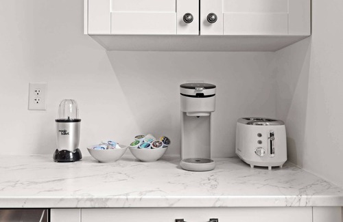 Shelby Park Apartment | Cozy Top Unit | Perfect for Work & Small Groups!