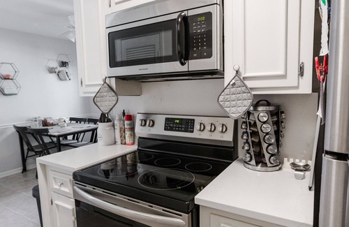West Ashley House | Cozy Townhouse in heart of West Ashley