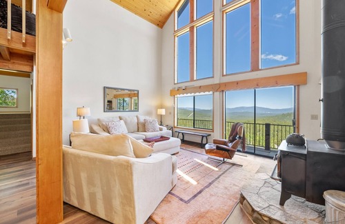 Truckee Ski Chalet | Cozy Truckee Ski Chalet with Awesome Views for 2023-24 Ski Lease