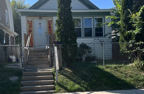 Racine House | Cozy two bedroom home in Racine