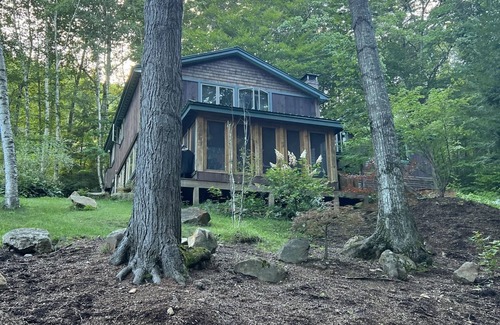 Holderness House | Cozy, updated 3bd home in Holderness-Squam Lake- walk to town-AC!