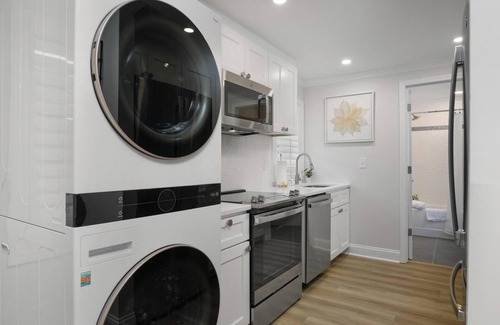 Windy Hill Apartment | Cozy updated unit, across the street from beach + Free Attraction Tickets!