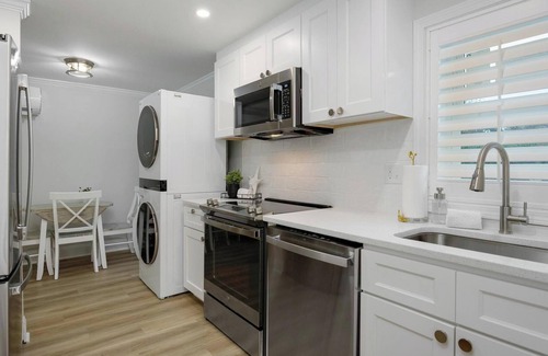 Windy Hill Apartment | Cozy updated unit, across the street from beach + Free Attraction Tickets!