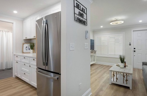 Windy Hill Apartment | Cozy updated unit, across the street from beach + Free Attraction Tickets!