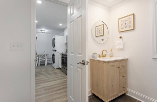 Windy Hill Apartment | Cozy updated unit, across the street from beach + Free Attraction Tickets!
