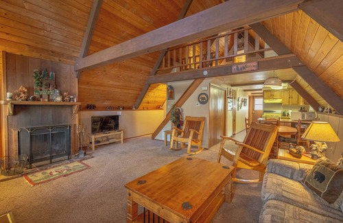 Ruidoso Cabin | Cozy Upper Canyon Gem w Large deck and Great Forest Views