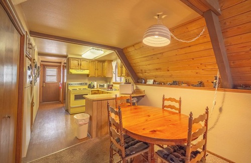 Ruidoso Cabin | Cozy Upper Canyon Gem w Large deck and Great Forest Views