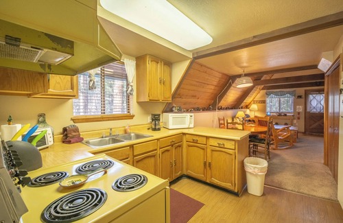 Ruidoso Cabin | Cozy Upper Canyon Gem w Large deck and Great Forest Views