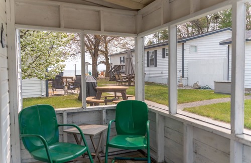 Au Sable Cottage | Cozy cabin on Lake Huron! nFirepit, grills, patio chairs and more!