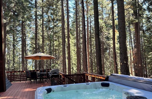 Lake Almanor Country Club Cabin | Cozy cabin retreat among the trees. Charming 3 bedroom/2 bath with hot tub.