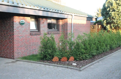 Tossens House | Cozy vacation home quiet location, edge of field with over 700m² fenced garden