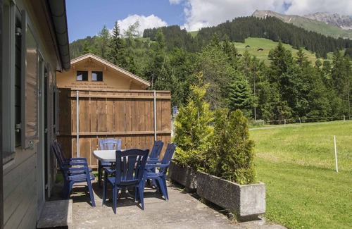 Adelboden House | Cozy vacation chalet with lots of space and seating area
