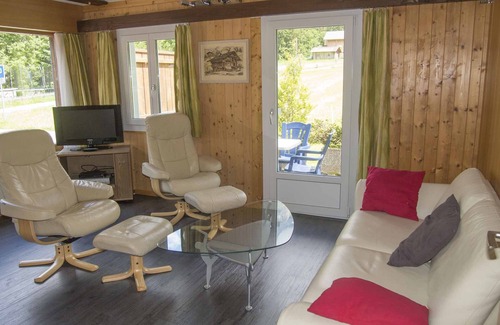 Adelboden House | Cozy vacation chalet with lots of space and seating area