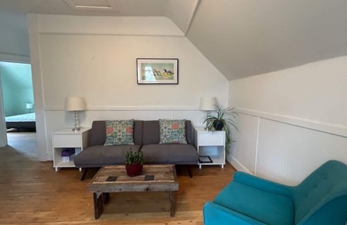 Livingston Apartment | Cozy Victorian Apartment