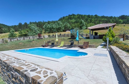 Gologoricki Dol Villa | Cozy villa with pool surrounded by nature
