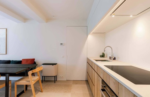Lichtervelde House | Cozy Village Getaway with Garden views & Parking