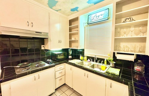 McAllen House | Cozy, Vintage Casita in The Heart of McAllen, Texas