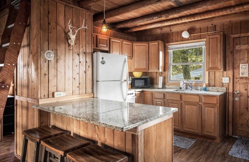 Kabletown Ski Chalet | Cozy w Fire Pit, Grill, Deck, Screened Porch, WiFi