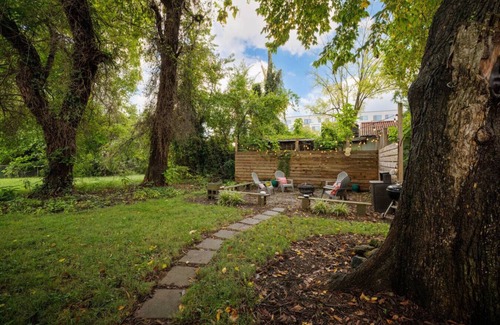 Charlottesville House | Cozy & Walkable Downtown Studio Apartment