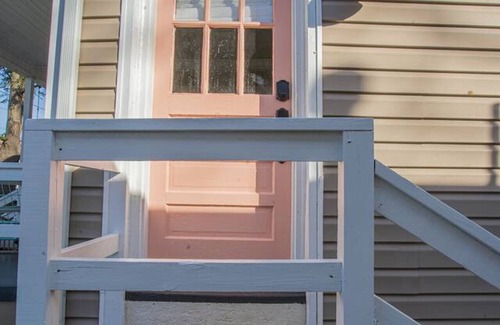 Charlottesville House | Cozy & Walkable Downtown Studio Apartment