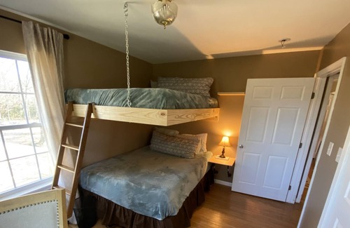 Ashland City Cottage | Cozy Waterfront Cottage w/ Spa - The Birdhouse