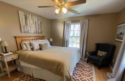 Ashland City Cottage | Cozy Waterfront Cottage w/ Spa - The Birdhouse