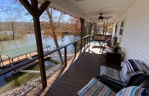 Ashland City Cottage | Cozy Waterfront Cottage w/ Spa - The Birdhouse