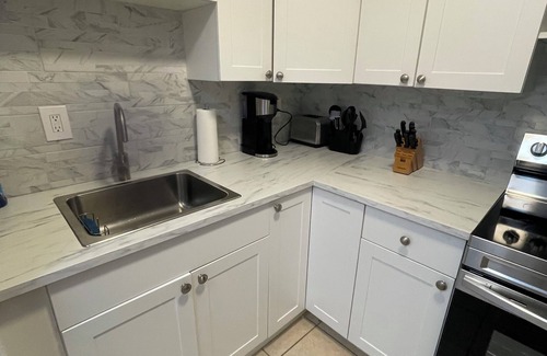 Riverside Park Apartment | Cozy waterfront studio with full kitchen