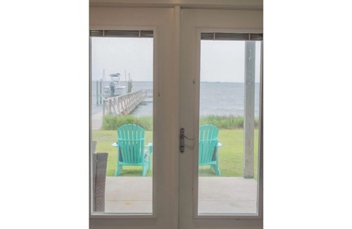 Harkers Island Resort | Cozy waterfront retreat with lighthouse view.