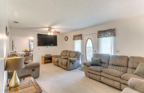 Waycross House | Cozy Waycross House with Yard and Screened Patio!