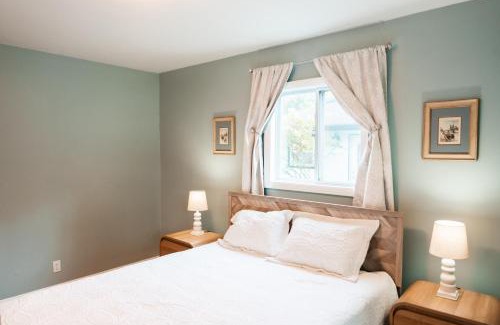 Cedar Bluff House | Cozy Weekend Retreat for UT Parents in W Knoxville