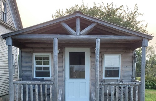 Ellsworth Cabin | Cozy year round cabin near Acadia and ATV trails, and pet friendly!