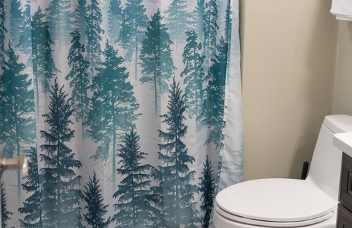 Monroe House | Cozy1BR/1B Garden Guest Unit close to Twinning Park