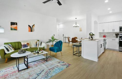 Glendale Sports and Entertainment District Apartment | CozySuites Glendale by the stadium with pool 02