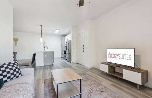 Glendale Sports and Entertainment District Apartment | CozySuites in Glendale Westgate with pool #07