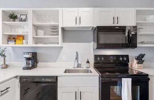 Lower Lawrenceville Apartment | Cozysuites Lavish SDO Lawrenceville