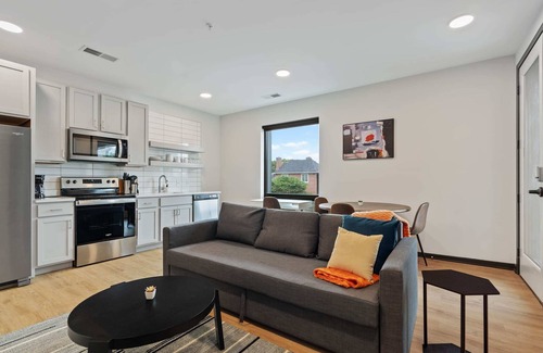 Lockerbie Square Apartment | CozySuites Mass with parking, lounge and roof deck 2